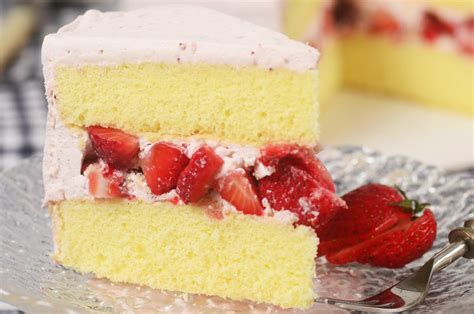 strawberry-cake-gateau-recipe-joyofbakingcom image