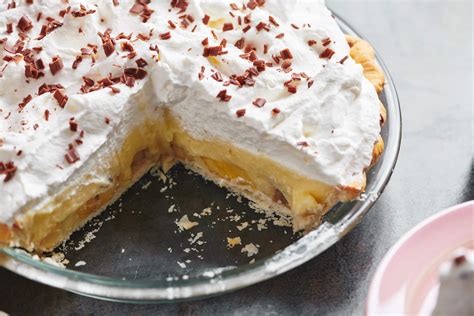 best-banana-cream-pie-recipe-easy-dessert-the-mom image
