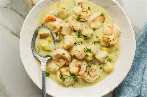 creamy-shrimp-and-scallop-seafood-chowder image