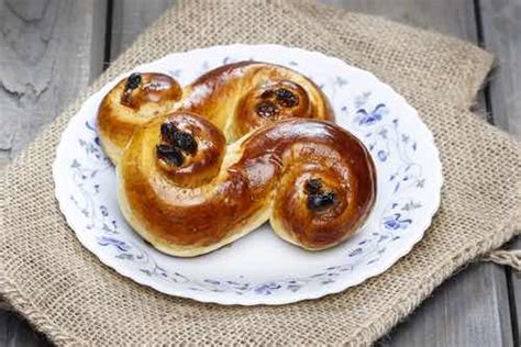 swedish-dessert-recipes-lucia-buns-and-traditional image
