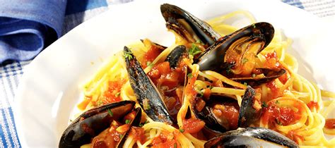 mussels-marinara-with-linguine-recipe-bertolli image