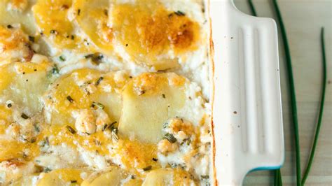 how-to-make-blue-cheese-cheddar-scalloped image