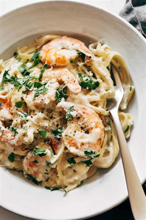 garlic-butter-white-wine-shrimp-linguine image