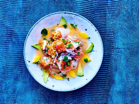 salmon-ceviche-with-avocado-and-mango-saveur image