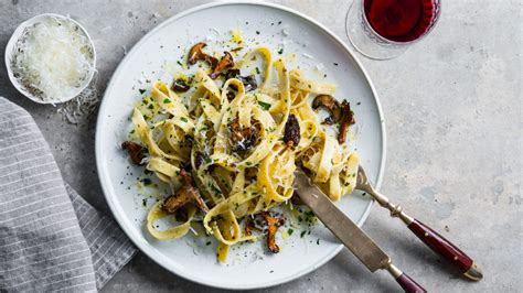 tagliatelle-ai-funghi-pasta-with-mushrooms image