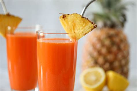 carrot-ginger-pineapple-juice-icanyoucanvegan image