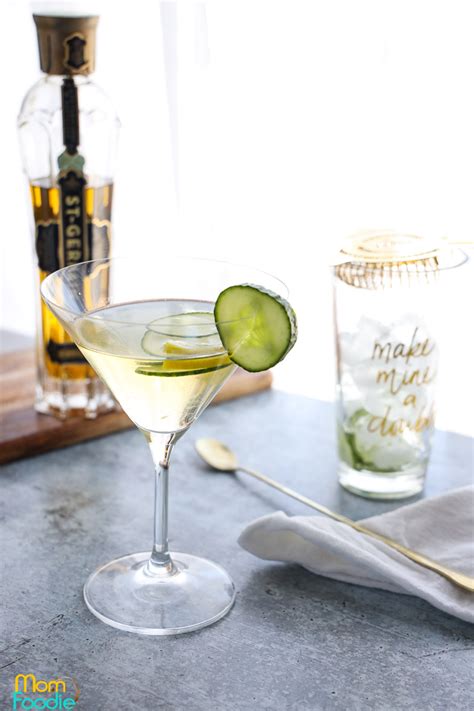 elderflower-martini-st-germain-vodka-cocktail-mom image