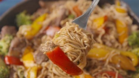 ramen-noodle-steak-skillet-ramen-noodle-stir-fry image