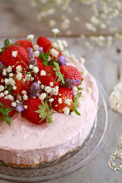 no-bake-strawberry-cheesecake-recipe-bigger-bolder image
