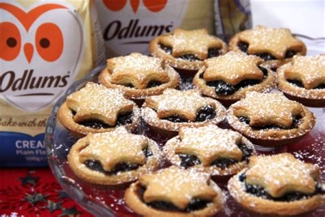 easy-peazy-mince-pies-recipe-odlums image