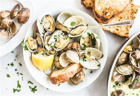 clams-with-white-wine-butter-and-garlic-heinens image