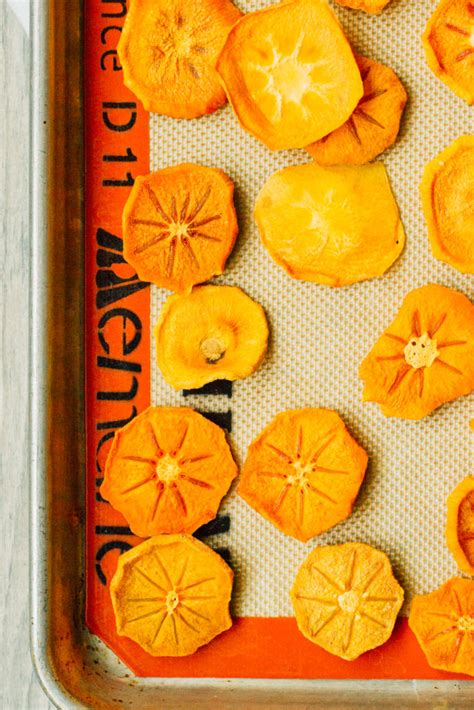 how-to-dry-fresh-persimmons-in-an-oven image