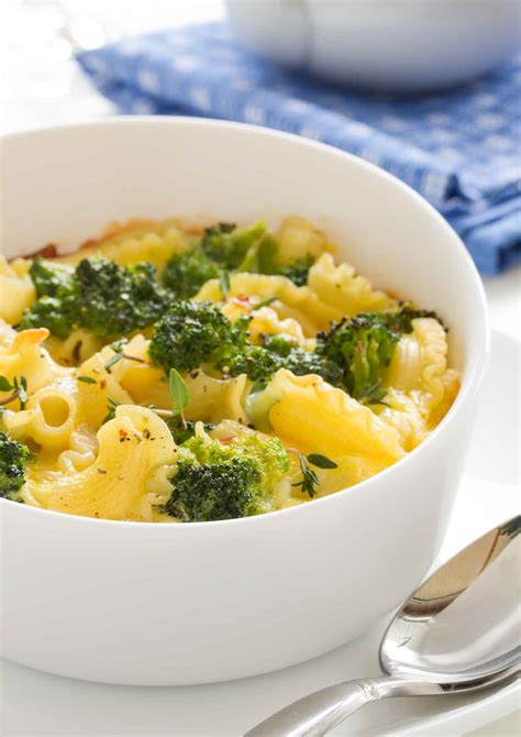 cheesy-pasta-casserole-with-broccoli-and-cheese image