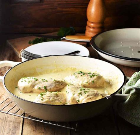 chicken-breast-in-white-sauce-low-fat-everyday image