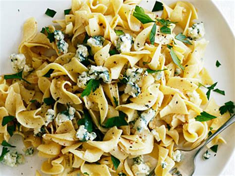 blue-cheese-mustard-and-beer-noodles image