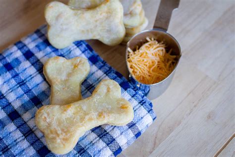 recipe-cheddar-dog-biscuits-for-your-cheese-loving image