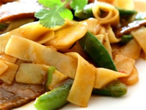 chow-fun-noodles-recipe-cooking-hawaiian-style image