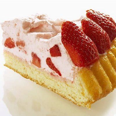 strawberry-brunch-cake-chatelaine image