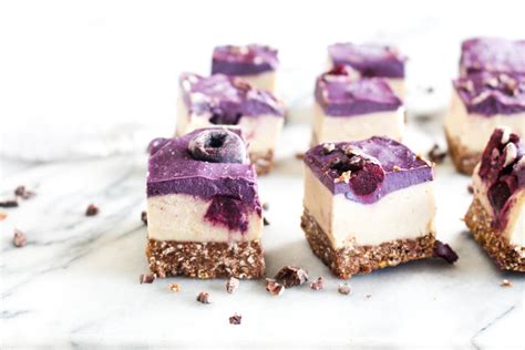 chocolate-and-berry-cheesecake-recipe-how-to image