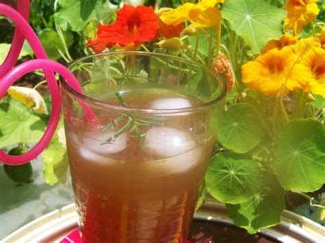 iced-louisiana-apricot-tea-recipe-southernfoodcom image
