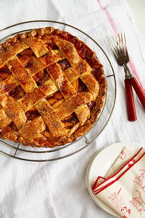 butterscotch-peach-pie-with-old-fashioned-appeal image