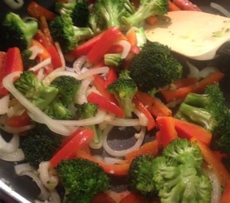 broccoli-red-pepper-stir-fry-recipe-maryann image