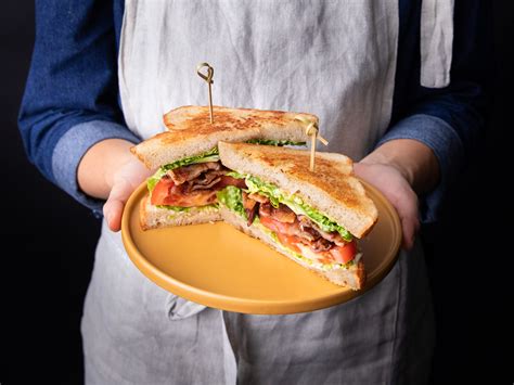5-ingredient-classic-blt-bacon-lettuce-and-tomato image