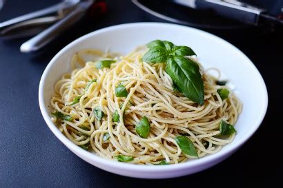 spaghetti-with-garlic-and-basil-tasty-kitchen-a-happy image