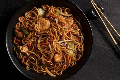 signature-lo-mein-main-entres-pf-changs image
