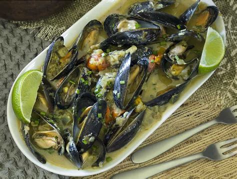 thai-green-curry-mussels-recipe-easy-seafood-dinner image