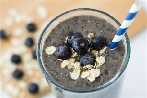 blueberry-banana-oatmeal-smoothie-for-a-nutritious image