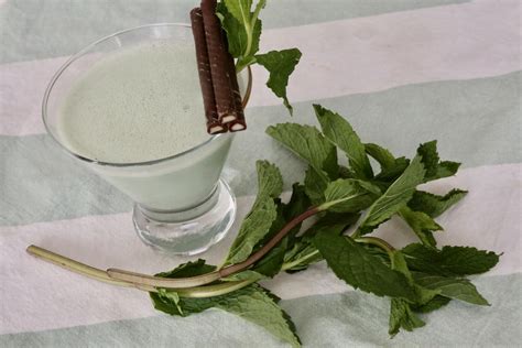 mint-chocolate-after-eight-cocktail-drink image