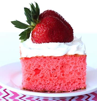 skinny-strawberry-cake-recipe-with-greek-yogurt-5 image