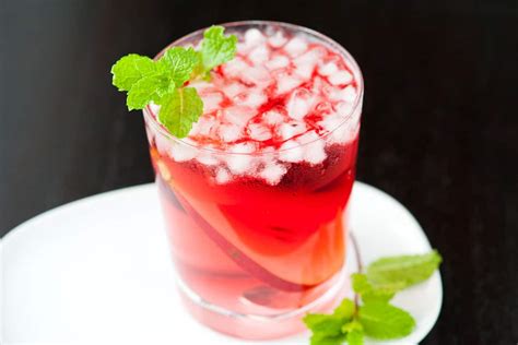 pear-vodka-and-cranberry-cocktail-recipe-inspired image