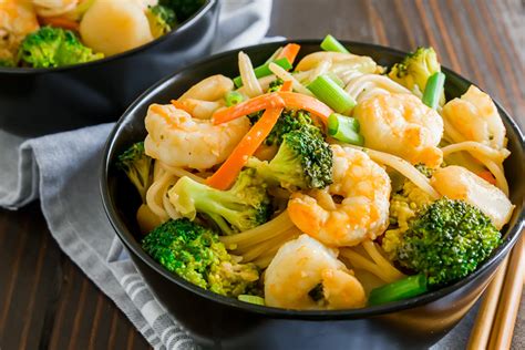 shrimp-and-broccoli-lo-mein-recipe-coop image