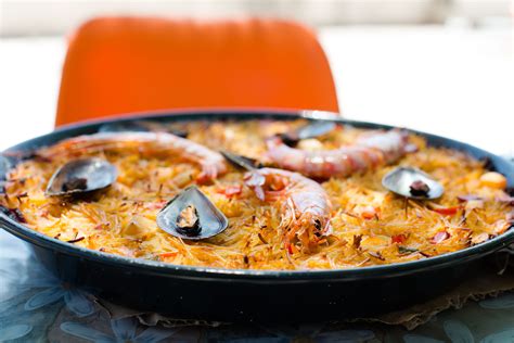 fideu-a-delicious-valencian-noodle-paella image