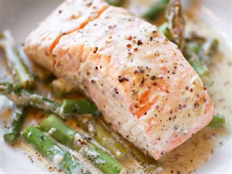 mustardy-salmon-in-a-packet-with-asparagus image