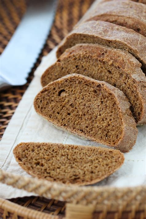 pumpernickel-bread-how-to-make-homemade-black image