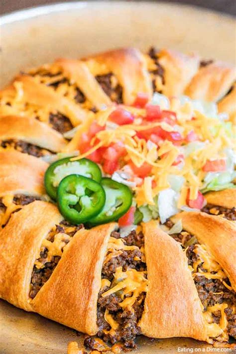 taco-crescent-ring-recipe-easy-crescent-roll-taco-ring image