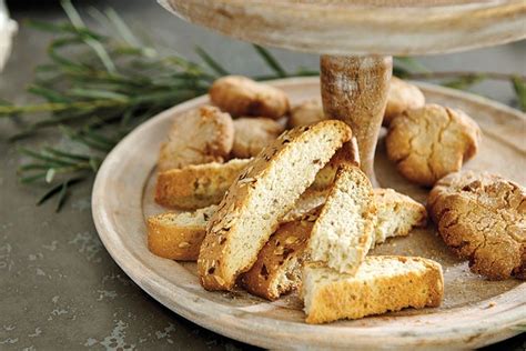 recipe-almond-biscotti-how-to-decorate image