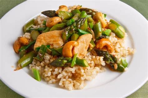 asparagus-and-cashew-chicken-stir-fry-closet-cooking image
