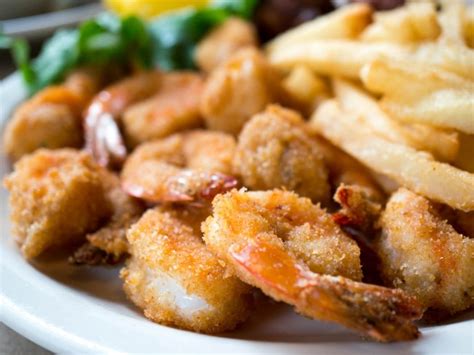copycat-applebees-garlic-and-peppercorn-fried-shrimp image