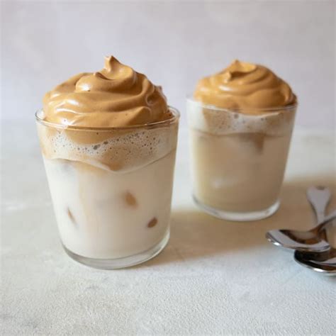 whipped-iced-vanilla-latte-healthy-recipes-ww image