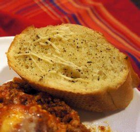 golden-garlic-bread-recipe-recipetipscom image