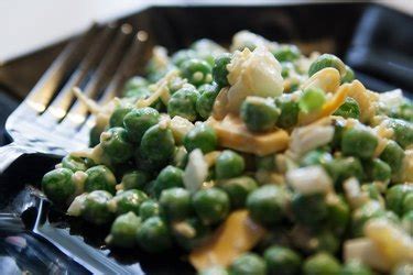 how-to-make-green-pea-with-cheese-salad-ehow image