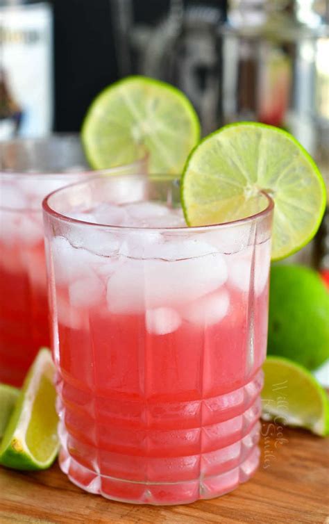 bay-breeze-recipe-easy-tropical-cocktail-with-3 image