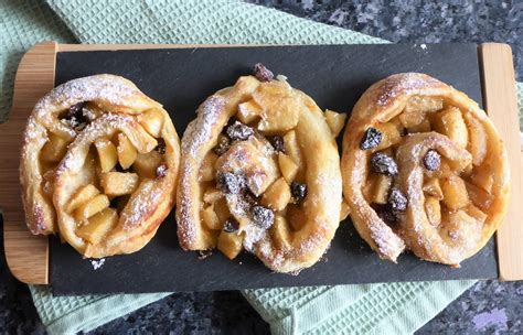 apple-cinnamon-puff-pastry-rolls-ester-kocht image
