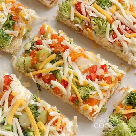 appetizer-crescent-roll-veggie-pizza-amandas image