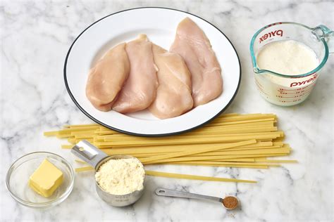 classic-chicken-alfredo-pasta-recipe-rich-creamy image