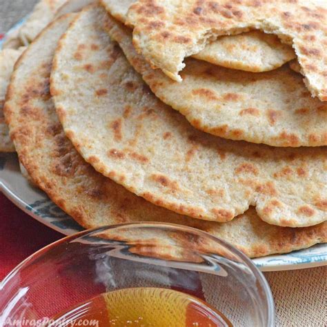 middle-eastern-flatbread-in-a-skillet-amiras-pantry image